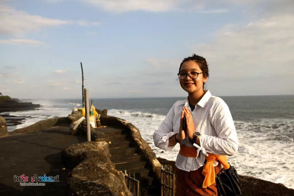 Contoh Teks Eksplanasi Budaya Bali Beserta Strukturnya